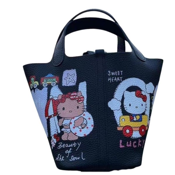 画像1: Hello Kitty Graphic Bucket Tote Shoulder Bag　 ハローキティグラフィックバケットレザートートショルダークロスボディーポシェットバッグ  (1)