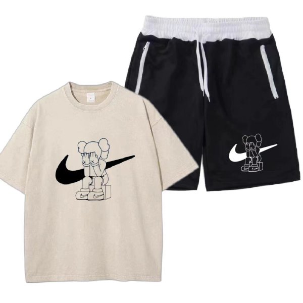 画像1: Unisex Kaws Tshirts x sweat short pants  カウズ  Tシャツ ショートパンツ セットアップ 上下  男女兼用 ユニセックス (1)