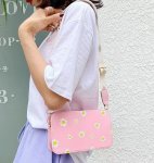 画像4: Daisy Print Square Small Shoulder Crossbody Pochette Bag　デイジープリントスクエアスモールショルダークロスボディーポシェットバッグ (4)