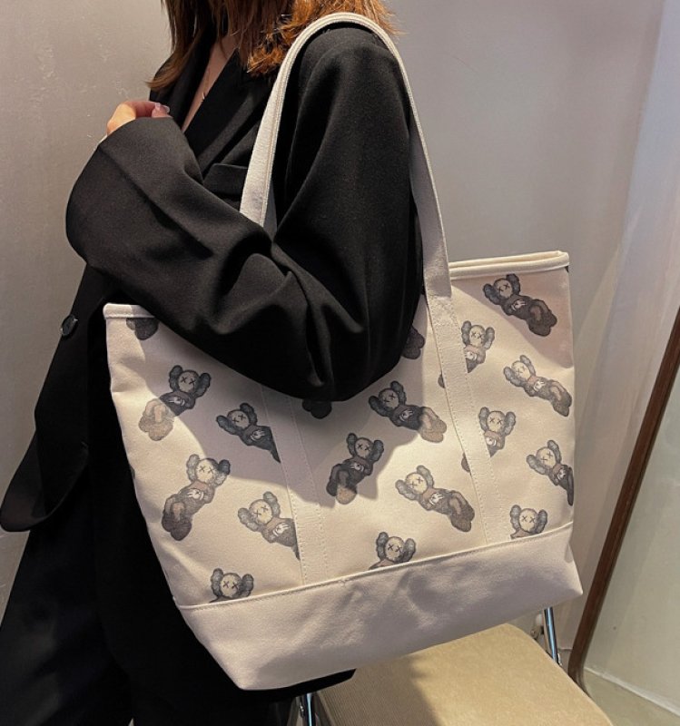 画像4: Kaws Canvas Large Capacity Tote Shoulder Bag for Shopping, Commuting, and School　カウズキャンバスラージキャパシティー トートショルダー ショッピング通勤通学エコバッグ (4)
