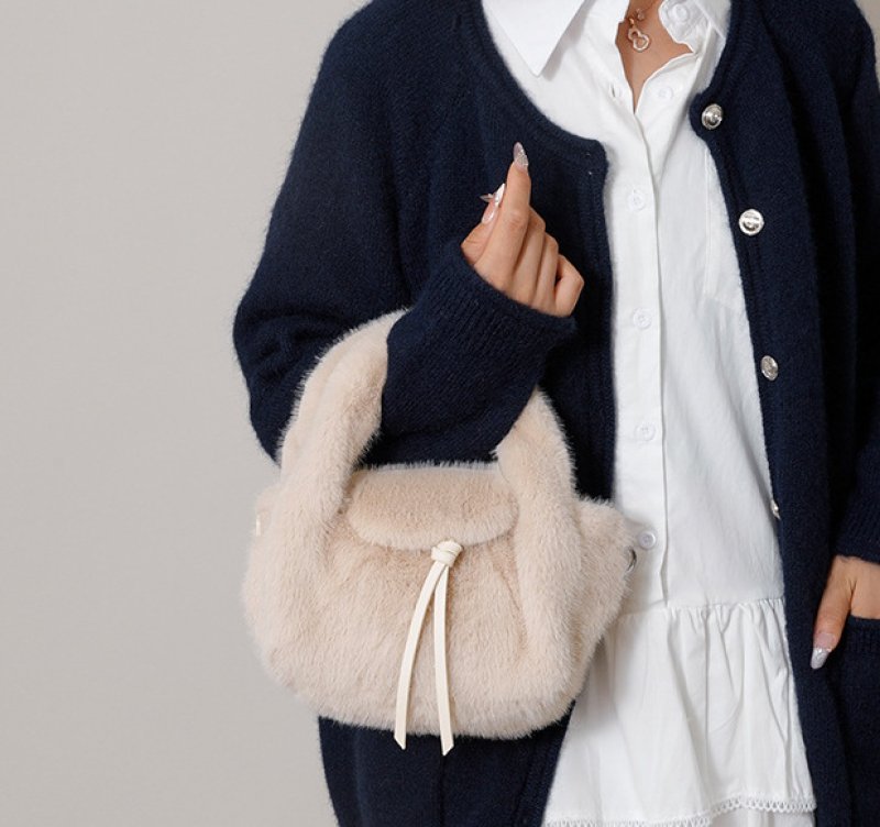 画像14: Fluffy fur tote shoulder and crossbody bag　モコモコファートートショルダークロスボディバッグ (14)