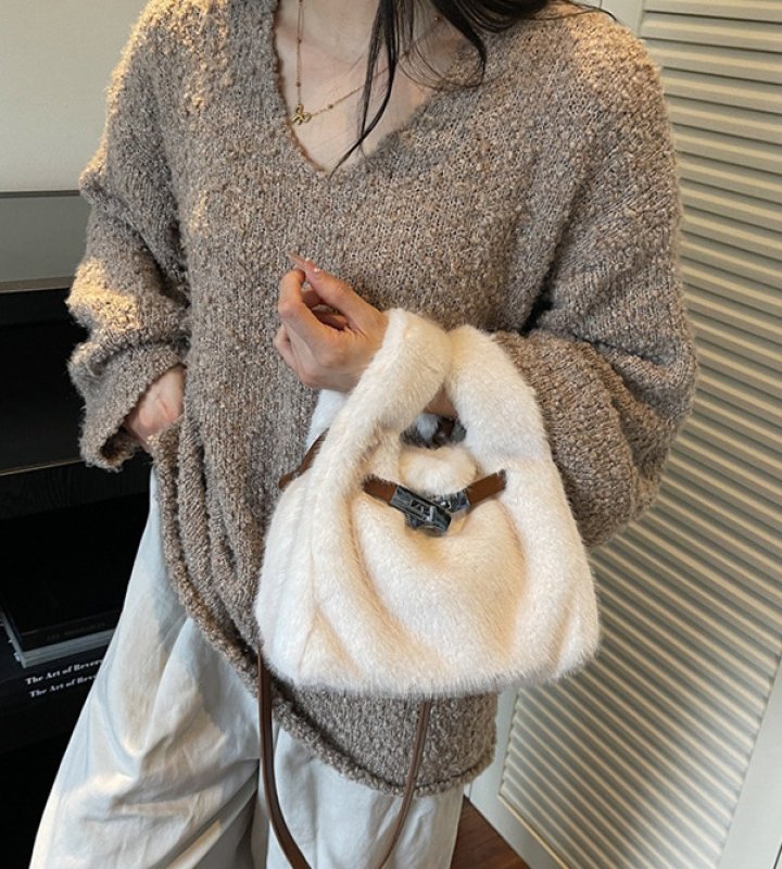 画像9: Rock Moco Fur Tote Shoulder Crossbody Bag　ロック付きモコモコファーミニトートショルダークロスボディポシェットバッグ (9)