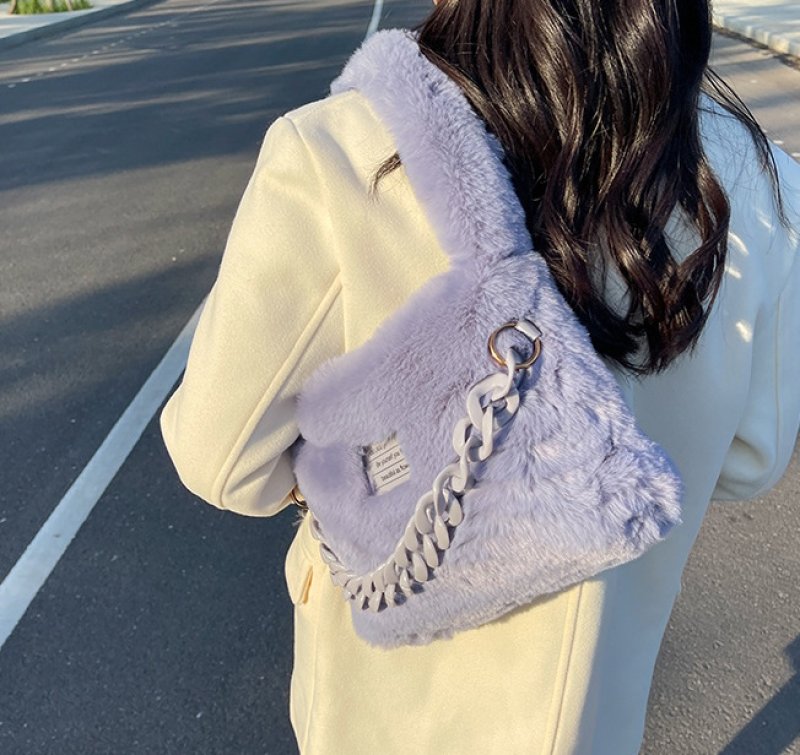 画像8: Fluffy colorful fur tote shoulder bag with chain　モコモコファーカラフルチェーン付きトートショルダーアンダーアームバッグ (8)