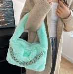 画像9: Fluffy colorful fur tote shoulder bag with chain　モコモコファーカラフルチェーン付きトートショルダーアンダーアームバッグ (9)