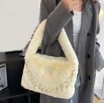 画像10: Fluffy colorful fur tote shoulder bag with chain　モコモコファーカラフルチェーン付きトートショルダーアンダーアームバッグ (10)