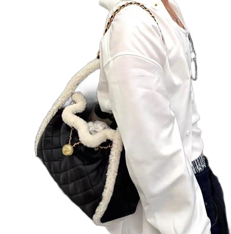 画像2: Leather quilted and fur trimmed tote shoulder bag　レザーキルティング＆トリミングファー トートショルダーバッグ (2)