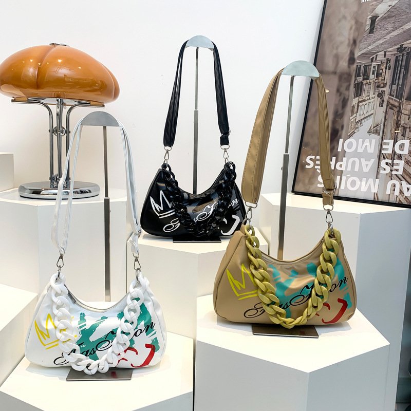 画像2: Woman’s Graffiti Series Crossbody  chain shoulder tote shoulder bag  グラフィックプリントチェーンショルダー レザートートショルダーバッグ (2)