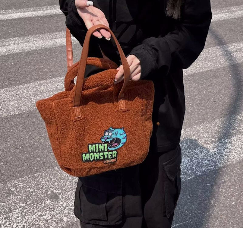 画像4: Mihi Monster Embroidered Fluffy Tote Bag ミヒモンスター刺繍モコモコトートショルダーバッグ (4)