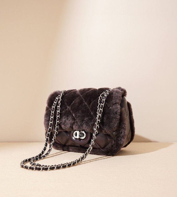 画像6: Fluffy fur cover quilted leather chain tote shoulder pochette bag　モコモコファーカバーキルティングレザーチェーントートショルダーポシェットバッグ (6)