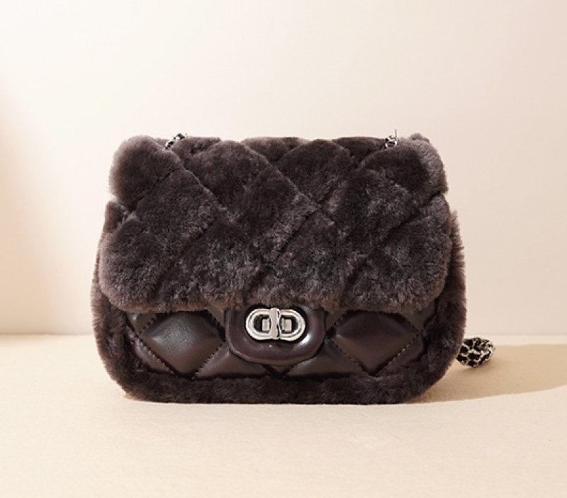 画像5: Fluffy fur cover quilted leather chain tote shoulder pochette bag　モコモコファーカバーキルティングレザーチェーントートショルダーポシェットバッグ (5)