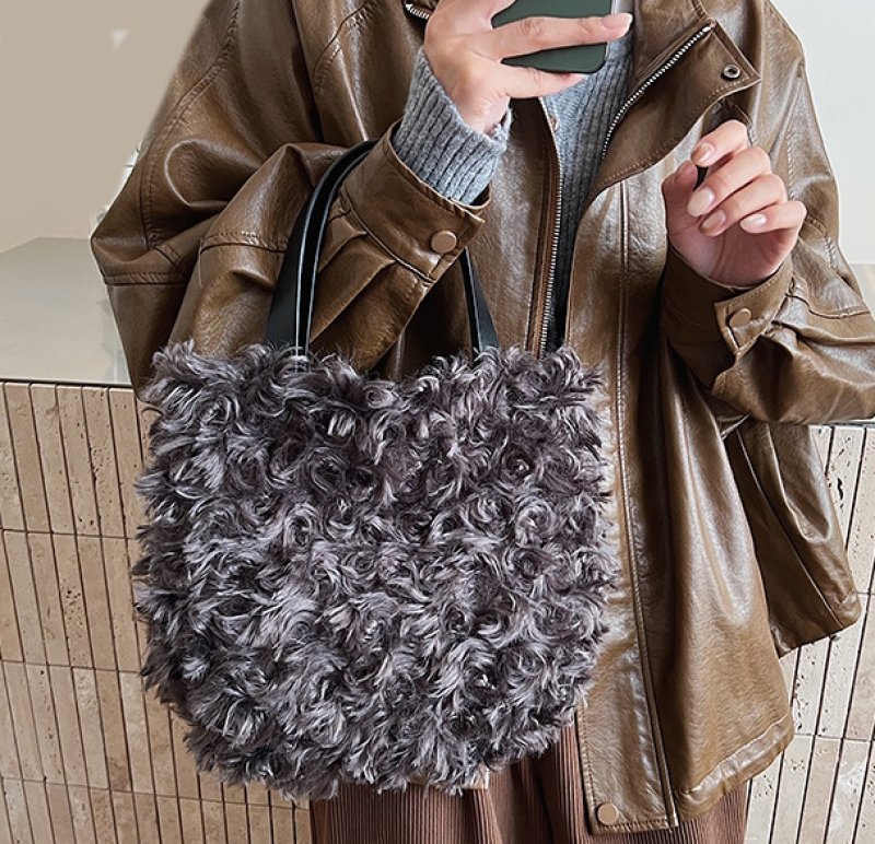 画像9: Mongolian fur tote bag　モンゴリアンファー調トートバッグ (9)