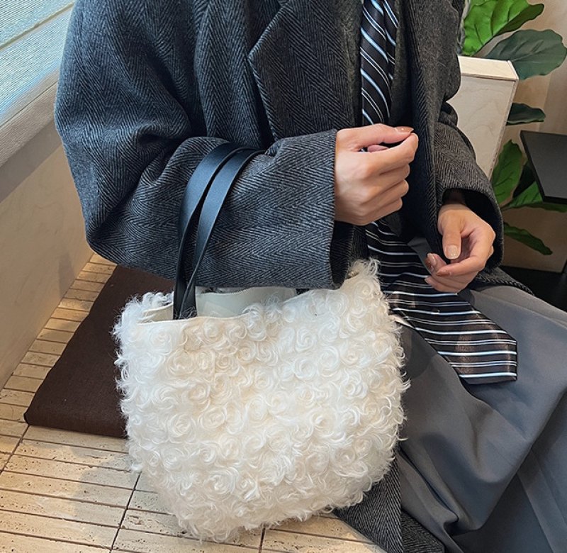 画像6: Mongolian fur tote bag　モンゴリアンファー調トートバッグ (6)