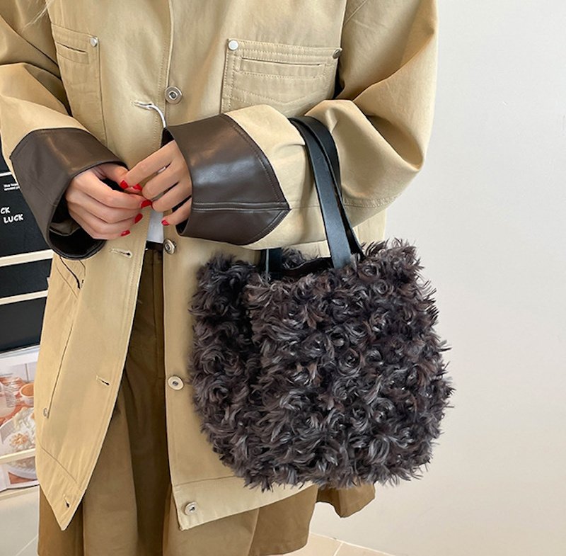 画像11: Mongolian fur tote bag　モンゴリアンファー調トートバッグ (11)