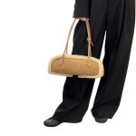 画像4:  Frost plush fur piping horizontal simple suede shoulder suede tote bag　フロストプラッシュファーパイピング横長シンプルスウェードショルダートートバッグ (4)