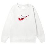 画像2: Unisex Broken Swoosh x Snoopy Crew Neck Sweat shirts ユニセックス 男女兼用ブロークンスウォッシュ×スヌーピープリント スウェット トレーナー (2)