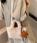 画像5: Bucket fur tote shoulder bag with plush charm　バケットファーぬいぐるみチャーム付きトートショルダークロスボディーバッグ (5)