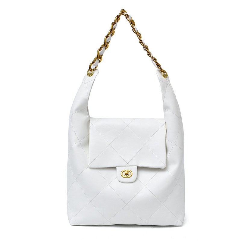 画像4: Quilted large capacity chain shoulder strap leather tote shoulder bag　キルティングラージキャパシティーチェーンショルダーストラップ レザートートショルダーバッグ (4)