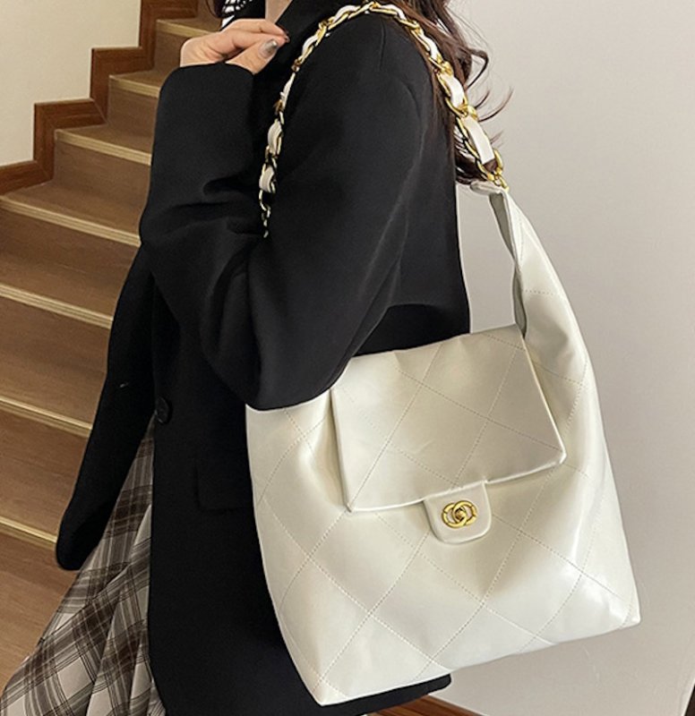 画像5: Quilted large capacity chain shoulder strap leather tote shoulder bag　キルティングラージキャパシティーチェーンショルダーストラップ レザートートショルダーバッグ (5)