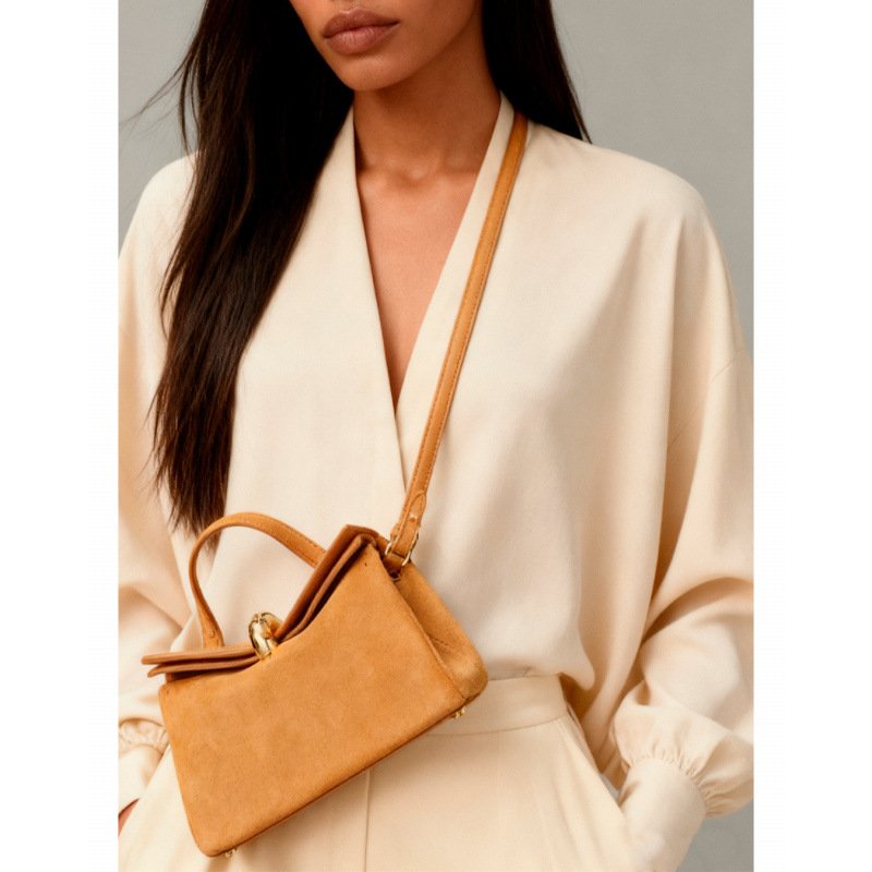 画像10: Leather tote shoulder bag with metal buckle　バックル付きレザートートショルダーバッグ (10)