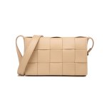 画像4: Paragraph cloud lattice woven Intreccio pillow hand  bag  Cassette Crossbody Bag レザー イントレチャート 編み込み ピロー スクエア ショルダーバッグ クラッチバック (4)