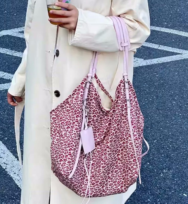 画像4: Pink Leopard Large Capacity Tote Shoulder Underarm Bag　ピンクレオパードヒョウ柄ラージキャパシティートートショルダーバッグ (4)