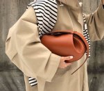 画像15: Three-dimensional feeling leather tote shoulder crossbody bag　Three-dimensional feeling立体型レザートートショルダークロスボディバッグ (15)