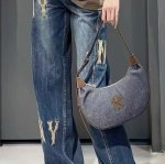 画像2: MLB NY Denim Half-Moon Croissant Tote Shoulder Bag　ニューヨークヤンキースデニムクロワッサン半月トートショルダーアンダーアームバッグ (2)