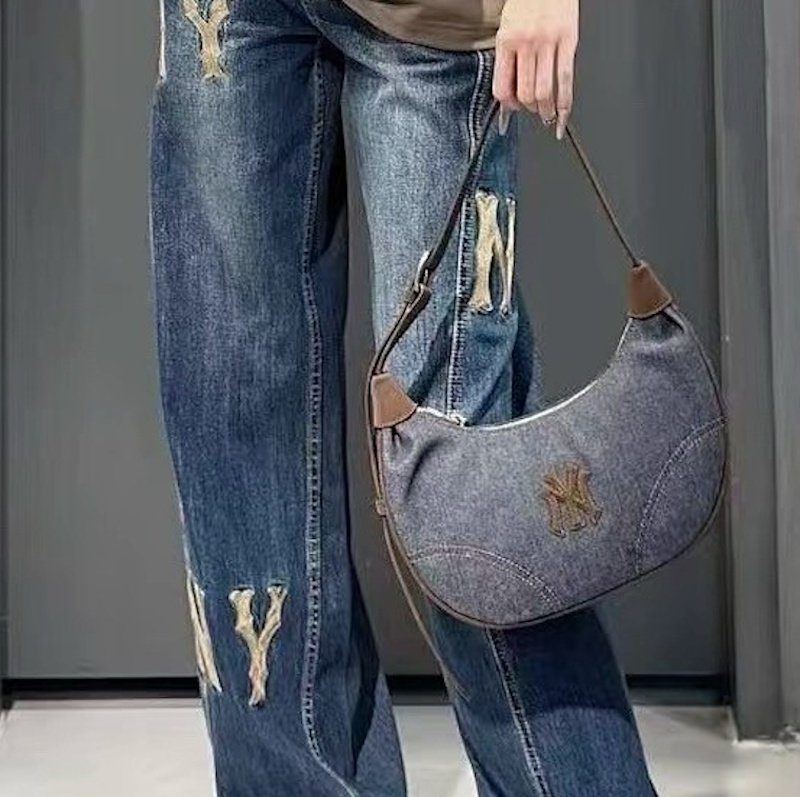 画像2: MLB NY Denim Half-Moon Croissant Tote Shoulder Bag　ニューヨークヤンキースデニムクロワッサン半月トートショルダーアンダーアームバッグ (2)