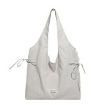 画像4: Drawstring shoulder tote bag with horizontal ribbon perfect for commuting to work or school　巾着 横リボン ショルダートート 通勤通学ママバッグ (4)