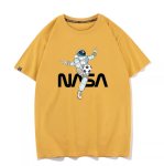 画像1: NASA x Soccer Astronaut Print Print Short Sleeve T-Shirt　ユニセックス 男女兼用NASA×サッカー宇宙飛行士プリント半袖  Tシャツ (1)