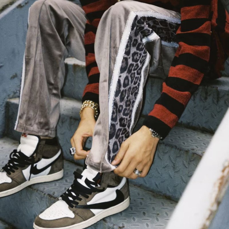 画像2: MAISON EMERALD Line Leopard Track Pants  ユニセックス 男女兼用  メゾン・エメラルド サイドライン レオパード ヒョウ柄 豹 ベロア パンツ ジャージ (2)