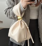 画像8: Retro bucket-wrapped wrinkled simple leather small  tote  bag　バケットラップレザートートメタルスモールバッグ (8)
