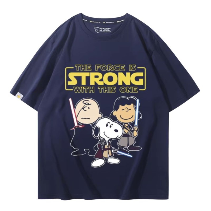 画像1: Unisex SNOOPY PEANUTS WARS and THE FORCE IS STRONG WITH THIS ONE STAR WARS print Tshirts 男女兼用 スターウォーズ ×スヌーピー プリント 半袖ラウンドネック Tシャツ ユニセックス ムービーT (1)