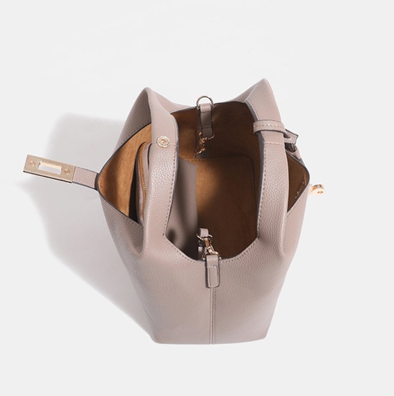 画像11: Leather Chance Recycled Turn-Lock Bucket Bag　ユニセックス男女兼用レザーターンロックバケットトートショルダークロスボディーバッグ (11)
