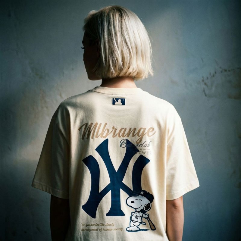 画像2: Uniex NY x Snoopy Baseball Players  print  T-shirt  男女兼用 ユニセックスNY×ベースボールプレイヤースヌーピープリント 半袖 Tシャツ (2)