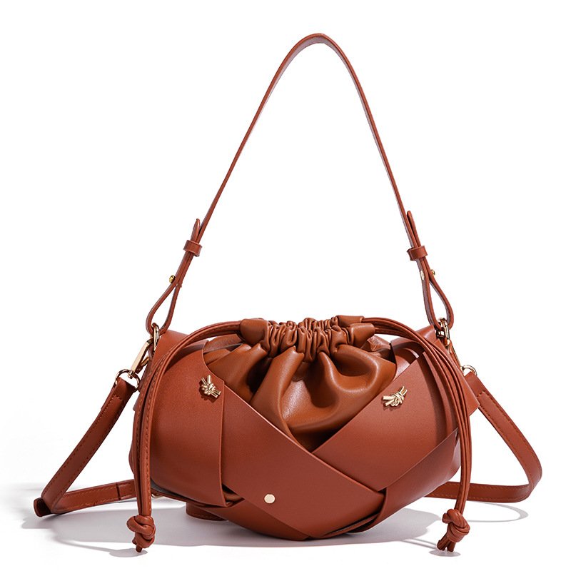 画像8:  Leather Mesh & Studded Drawstring Shoulder Crossbody Bag　レザーメッシュ＆スタッズ巾着ショルダークロスボディーバッグ (8)