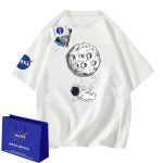 画像1: Unisex Nasa x astronaut diving T-shirt Kids Unisex 男女兼用 ユニセックス NASA ナサ 宇宙飛行士 ダイビング Tシャツ 子供サイズあり (1)