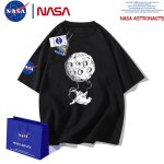 画像2: Unisex Nasa x astronaut diving T-shirt Kids Unisex 男女兼用 ユニセックス NASA ナサ 宇宙飛行士 ダイビング Tシャツ 子供サイズあり (2)