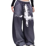 画像3: Wide-leg sweatpants with a curved silhouette, featuring cross and logo prints ユニセックス 男女兼用クロス＆ロゴプリント　カーブシルエット・ワイドスウェットパンツ (3)