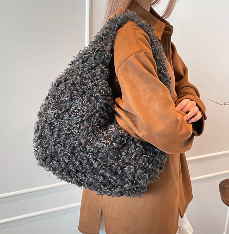 画像6: Fluffy Mongolian Fur One-Shoulder Tote Bag ユニセックス 男女兼用 モコモコモンゴリアンファーショルダーワンショルダートートバッグ (6)