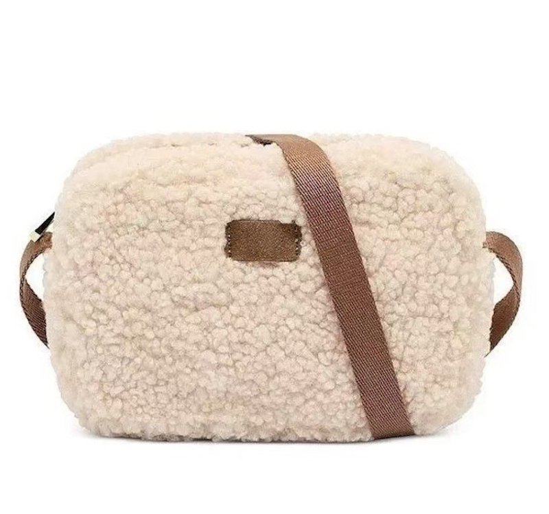 画像1: Fluffy Faux-Fur Small Square Crossbody Camera-Style Bag　 フワフワボアスクエアスモールショルダーポシェットクロスボディーカメラマンバッグ (1)