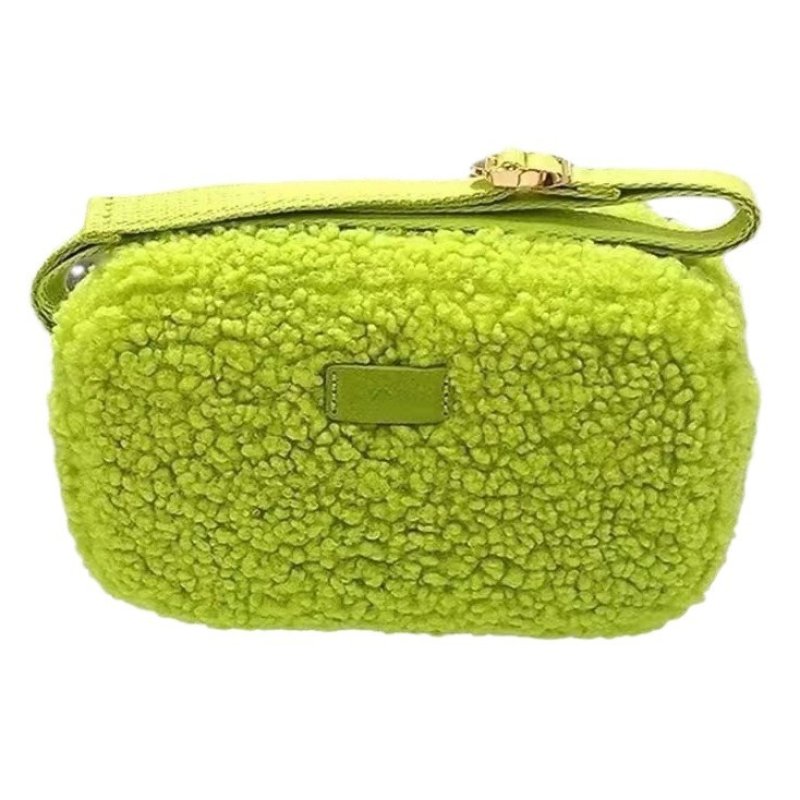 画像3: Fluffy Faux-Fur Small Square Crossbody Camera-Style Bag　 フワフワボアスクエアスモールショルダーポシェットクロスボディーカメラマンバッグ (3)