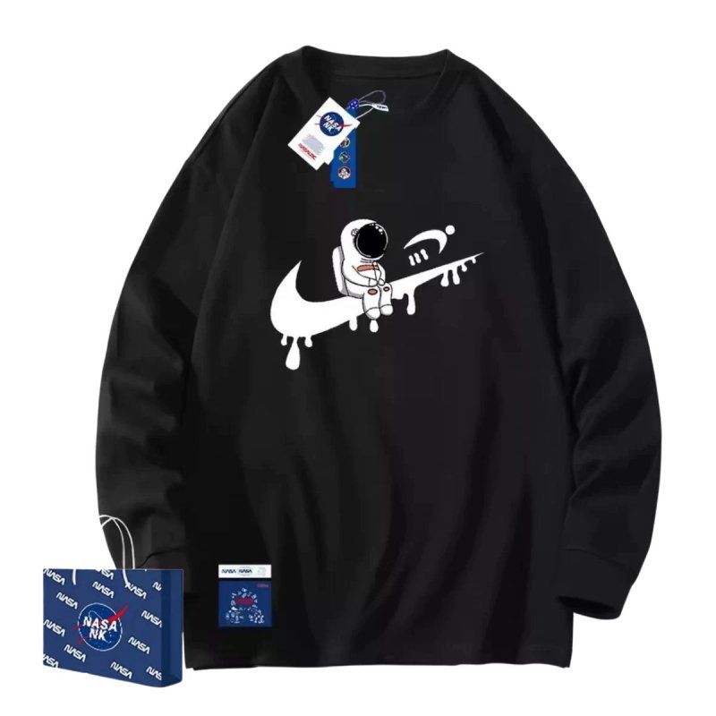 画像1: NASA Big Astronaut x Broken swoosh Long Sleeve Tshirts  ユニセックス 男女兼用 NASA ナサ 宇宙飛行士× ブロークンスウォッシュ プリント ロングスリーブTシャツ (1)