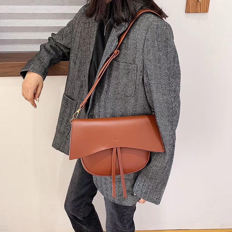 Woman's Messenger bag simple fashion large capacity saddle bag 