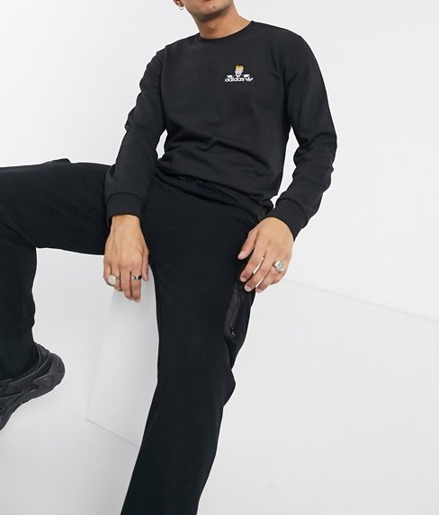 adidas Originals bodega sweatshirt with embroidered emblem in black　 アディダスオリジナル刺繍エンブレムスウェットプルオーバ トレーナー ユニセックス男女兼用