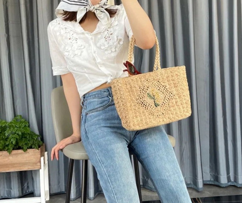 raffia hand-woven Embroidered flower basket tote shoulder bag 